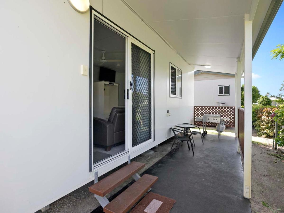 Queens Beach Tourist Village Bowen Exterior photo